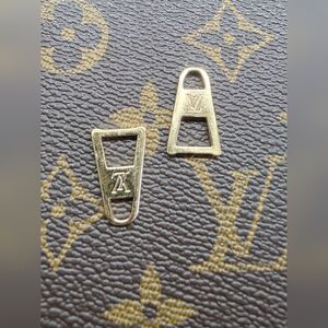 Louis Vuitton Gold Zipper Pulls X2